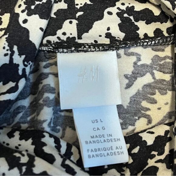 H&M Black and Cream Patterned High Neck Top Size Large - Picture 3 of 3